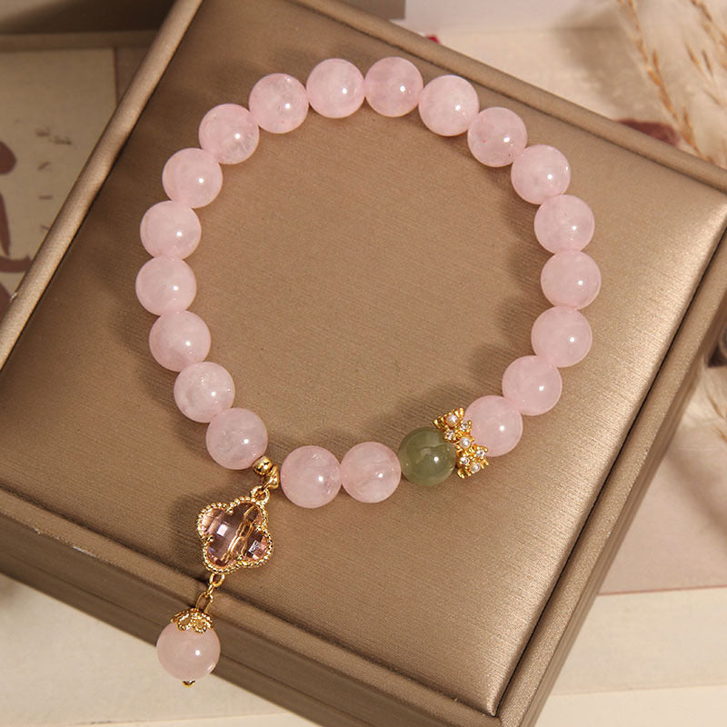 Four leaf clover pendant on pink quartz