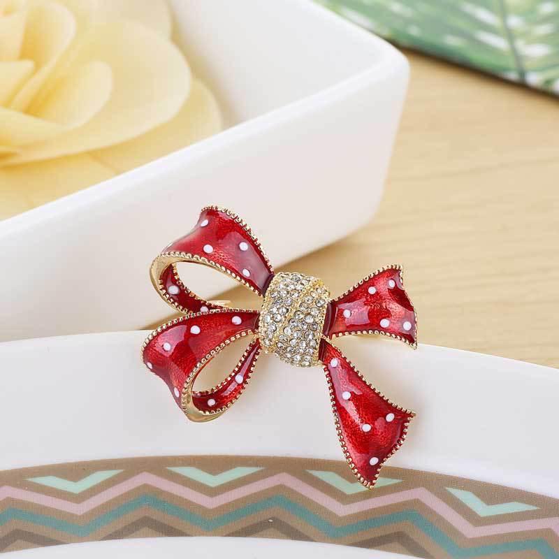 Versatile Brooch for Any Outfit Image 8