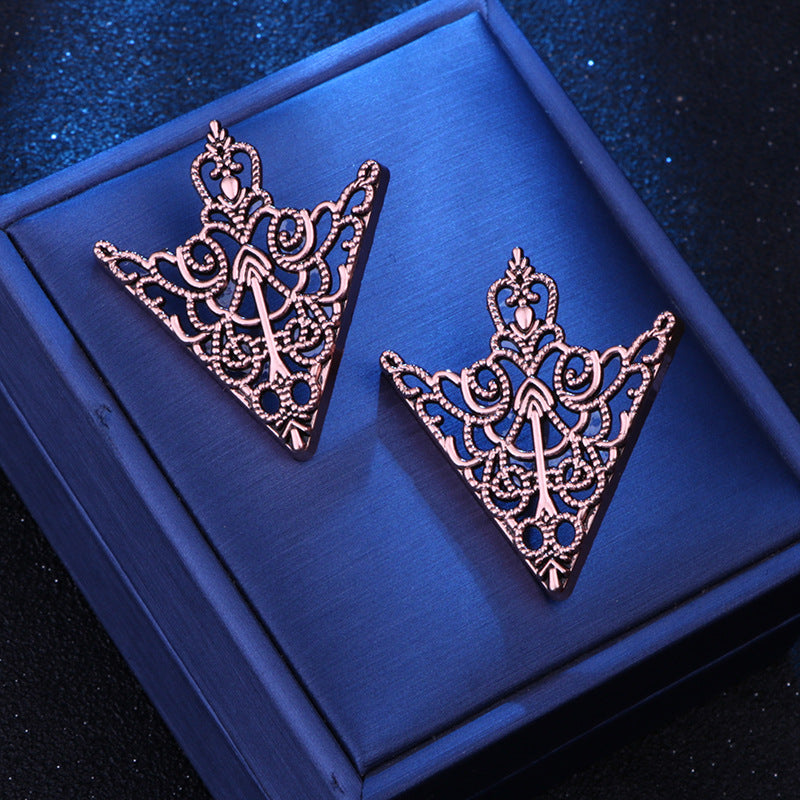 Gold triangle crown brooch