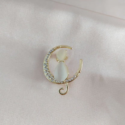 Beautiful Cat Brooch Accessory Image 2