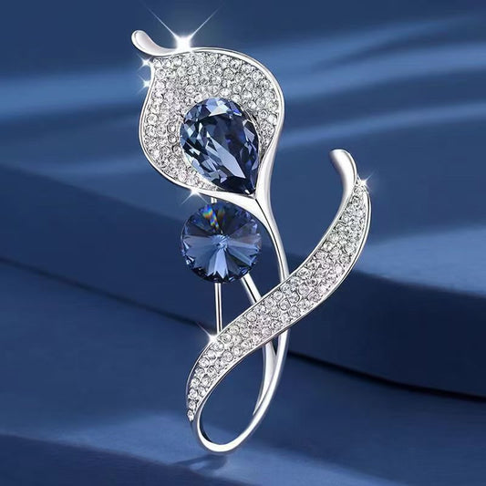 Stylish flower-shaped brooch for men and women