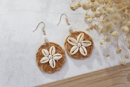 Fashionable Handmade Earrings Image 8