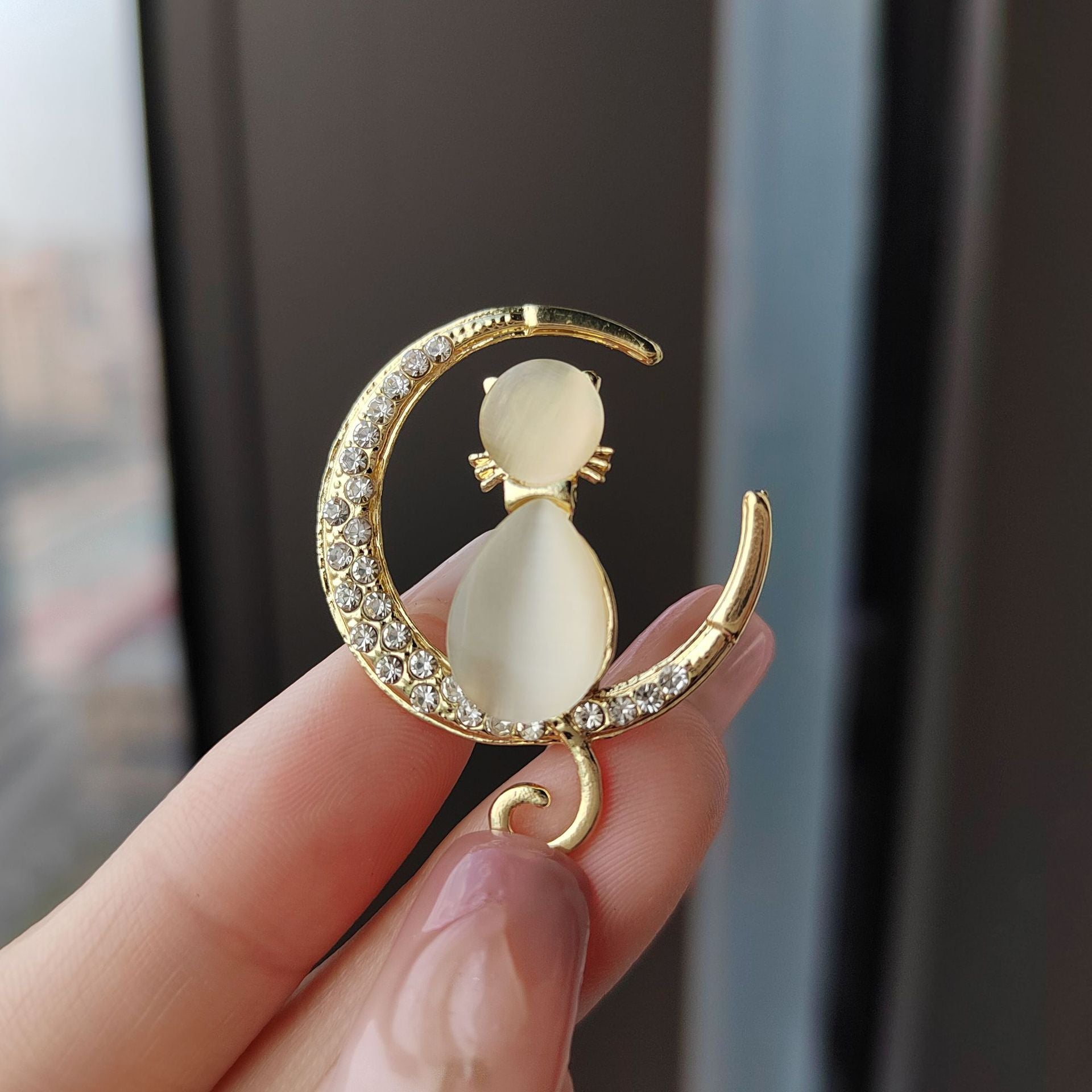 Trendy Brooch for Everyday Wear Image 8