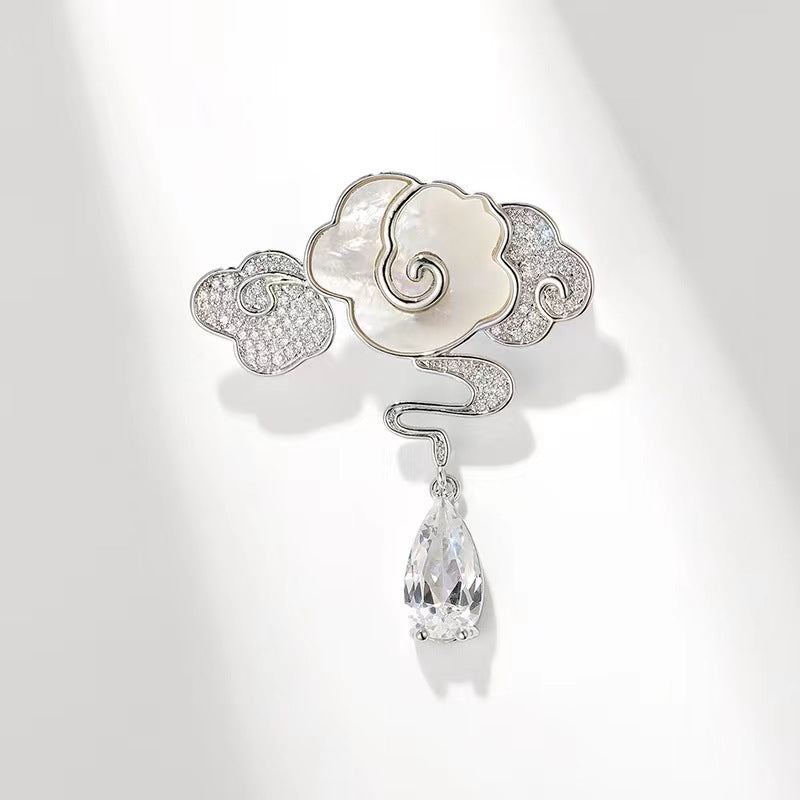 Stylish Brooch for Winter Outfits