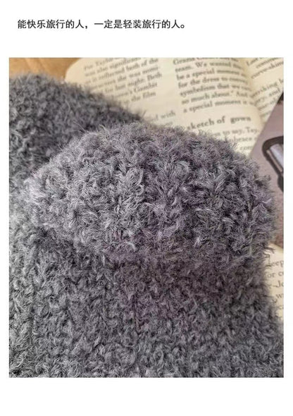 Stylish women's winter hat image 2