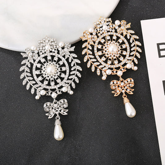 Elegant Vintage Floral Brooch Pin Image 5