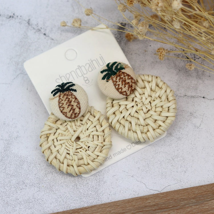Fashionable Handmade Earrings Image 8