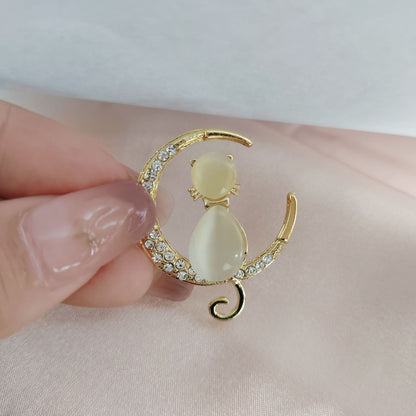 Stylish Cat Eye Brooch Image 5
