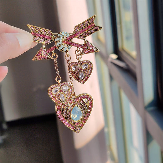 Fashionable brooch for casual and formal wear