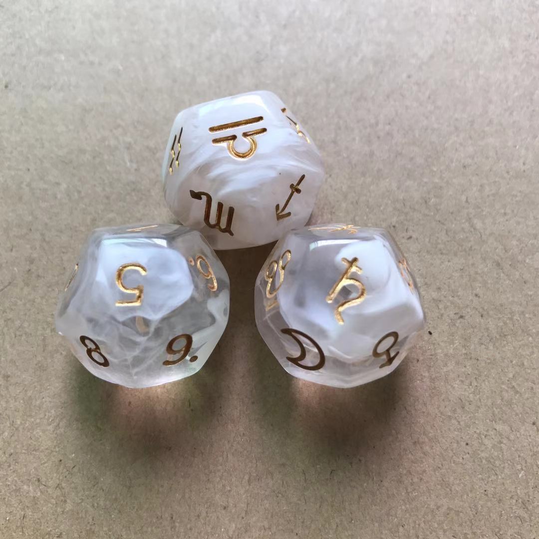 dual-color gaming dice