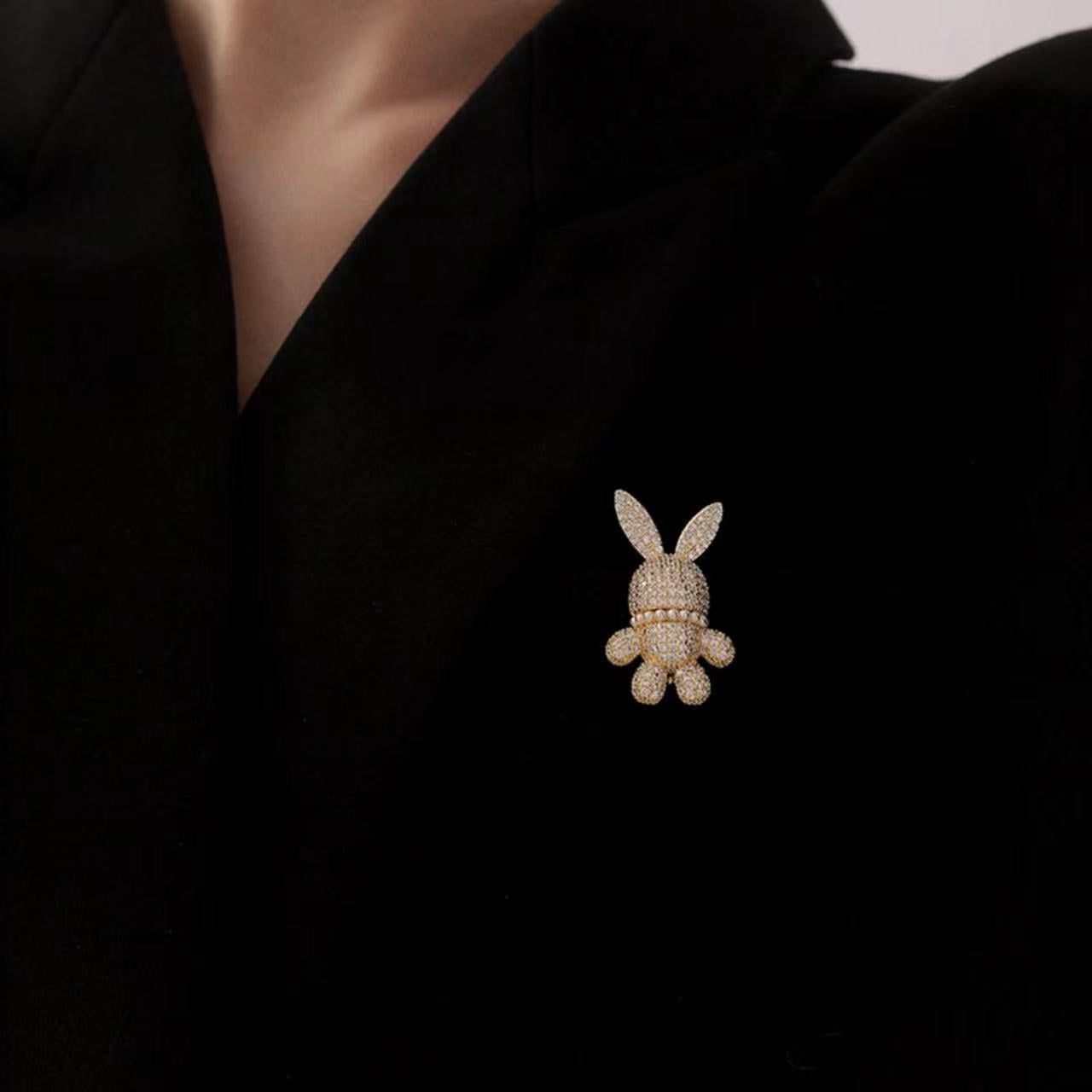 stylish jewelry brooch for outfits