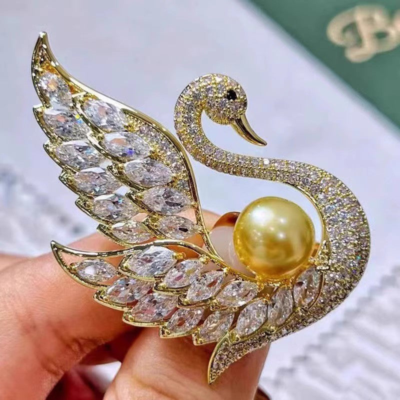 Brooch gift presentation image 8