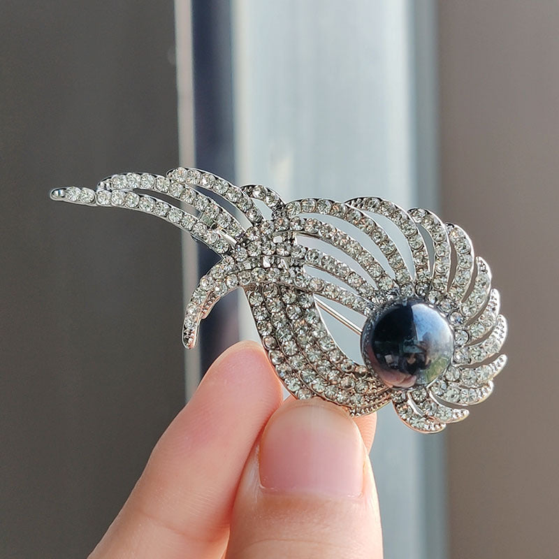 chic women's accessory brooch