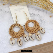 23 - Round Rattan Seashell Drop