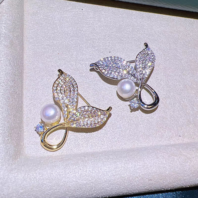 Stylish brooch accessory for outfits