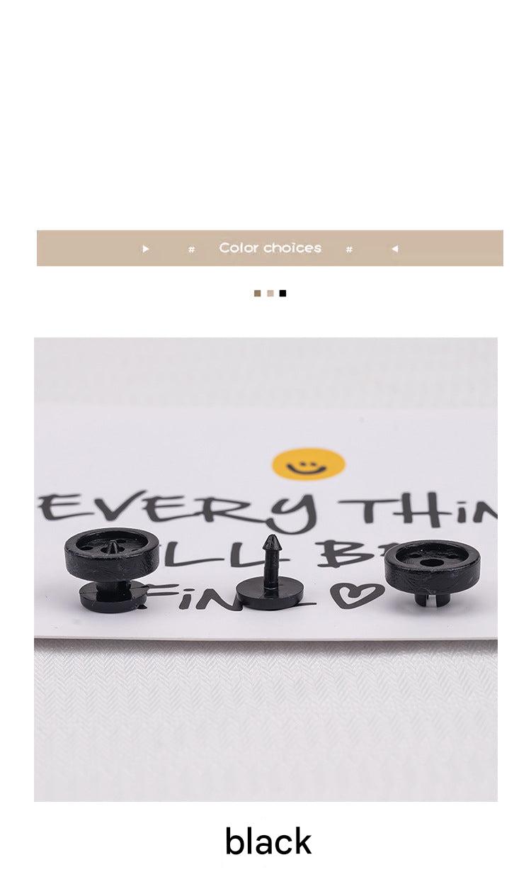 Detachable pressure buttons for easy clothing fixes