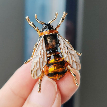 Fashion brooches for men and women