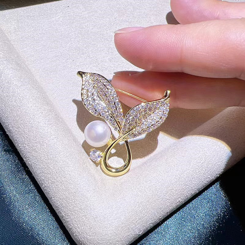 Floral brooch for women fashion